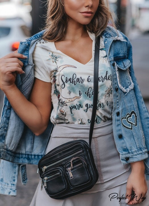 T-shirt estampado com tela e pedraria