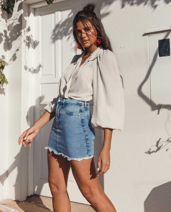 Saia jeans desfiada com Lycra