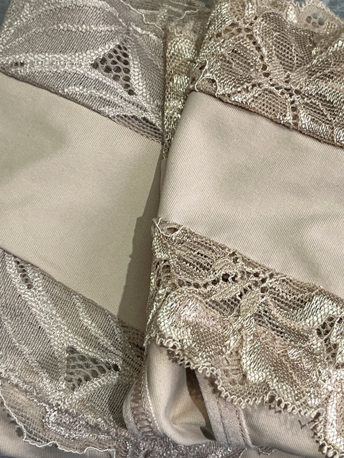 Calcinha em microfibra com renda