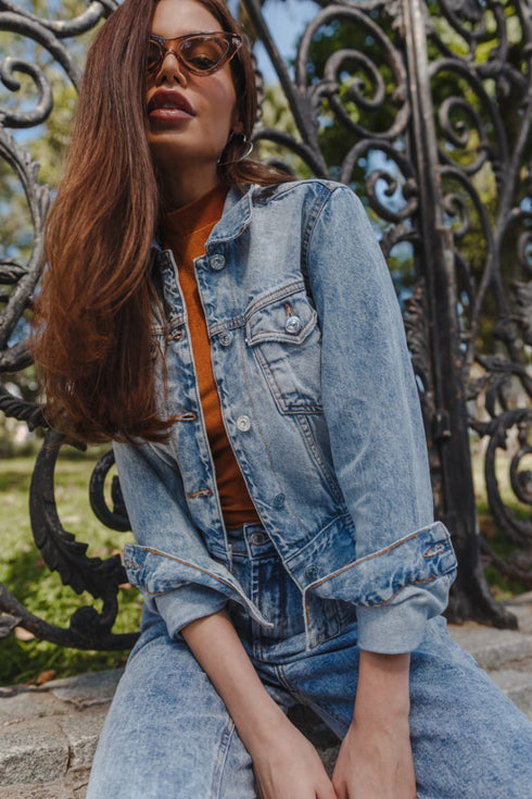 Jaqueta Jeans Cropped com elástico no punho