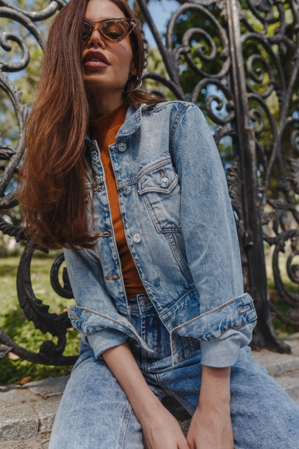 Jaqueta Jeans Cropped com elástico no punho