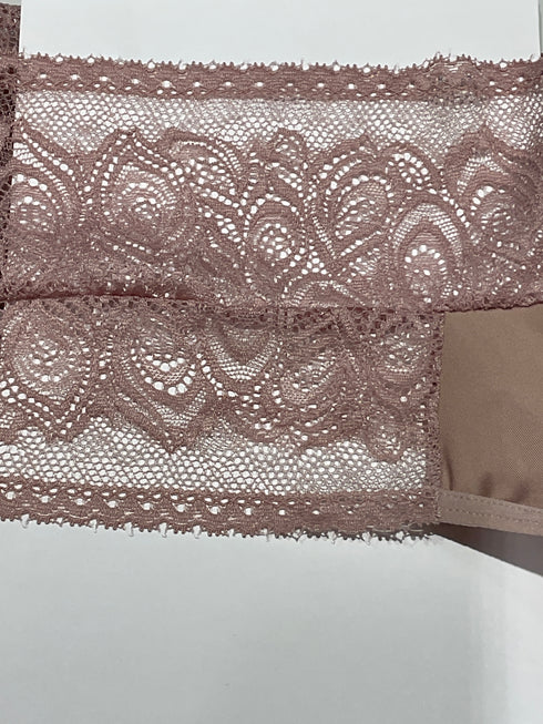 …Calcinha Fio traseiro e renda