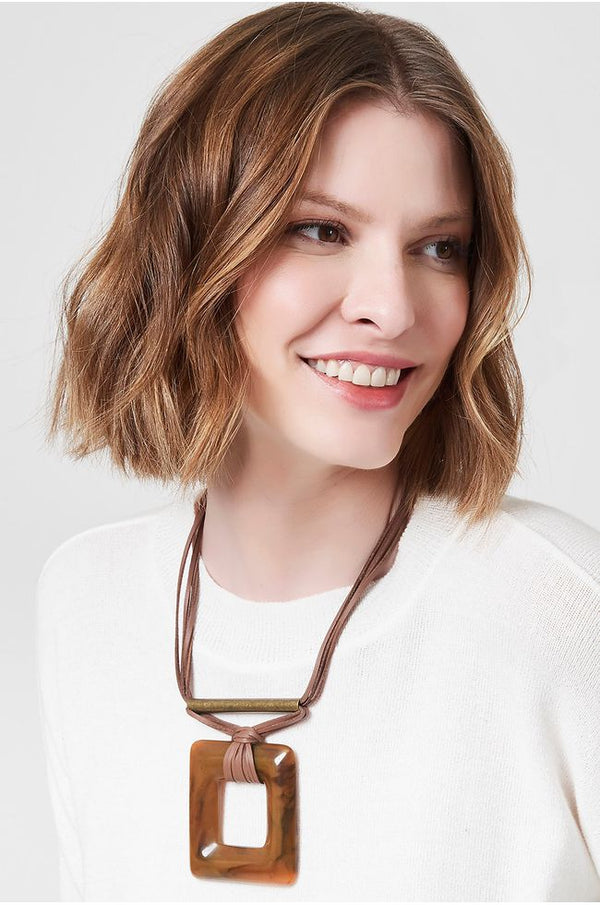 Colar Curto resina marrom