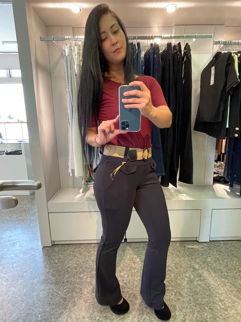 Calça Preta com Cinto Montaria💫