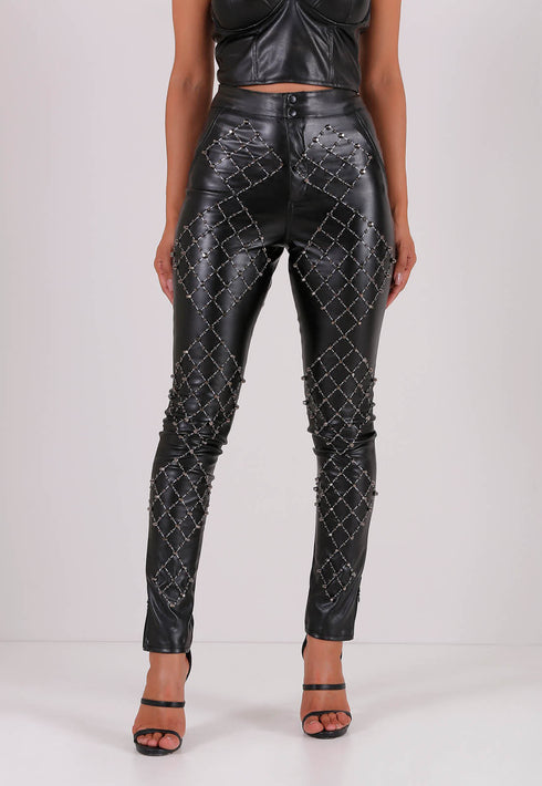 CONJUNTO DE CORPETE DE COURO + CALÇA COM BORDADO MANUAL 💫