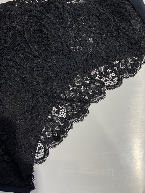 …Calcinha laser com renda na traseira