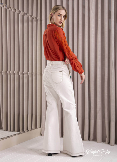 Camisa com detalhes de guipure💫