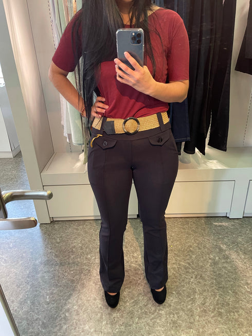 Calça Preta com Cinto Montaria💫