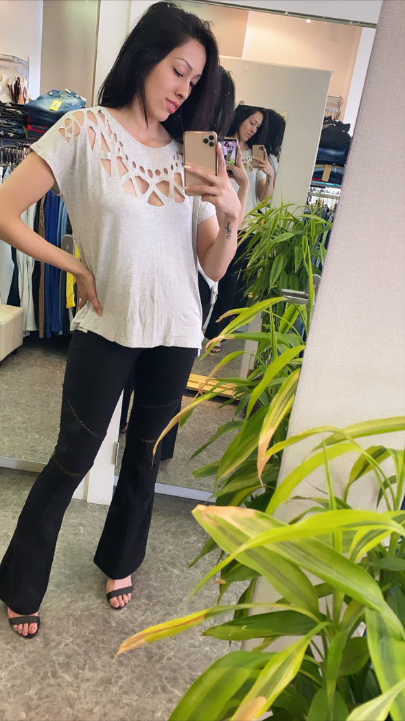 Blusinha com recortes